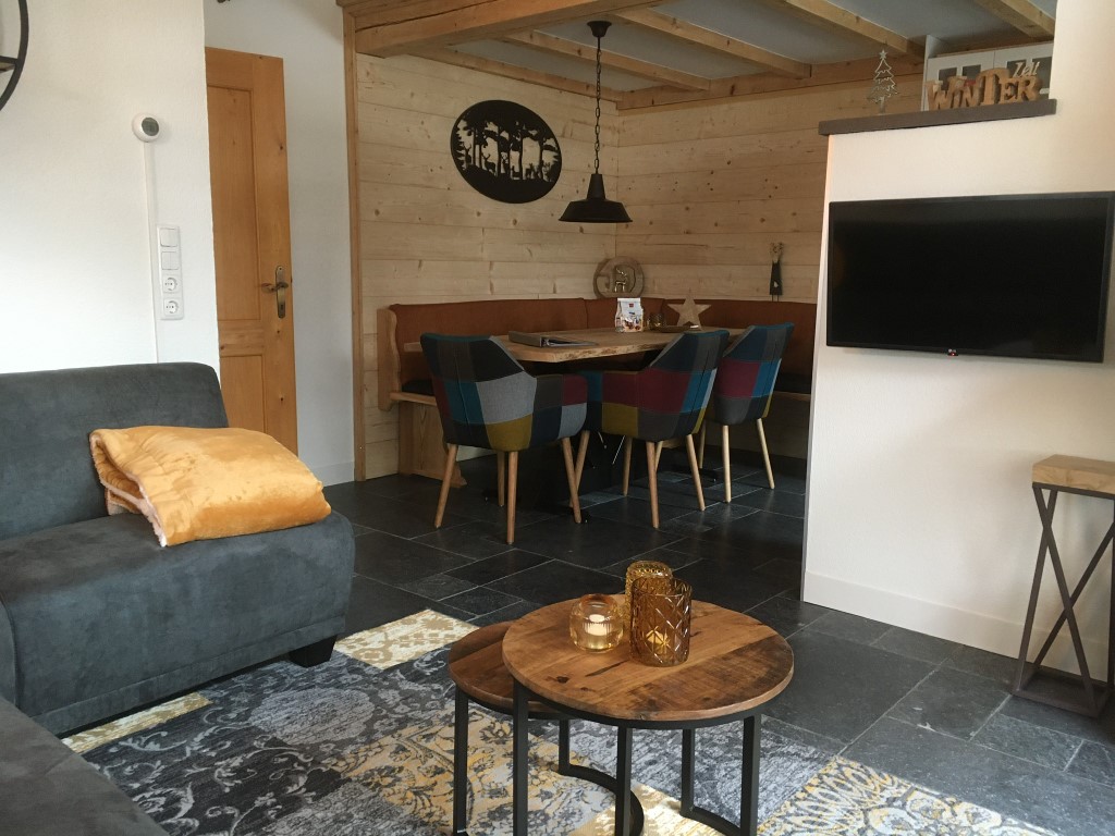 A69A7E8C-16BD-4CFE-B4FE-ECE150D47A8C